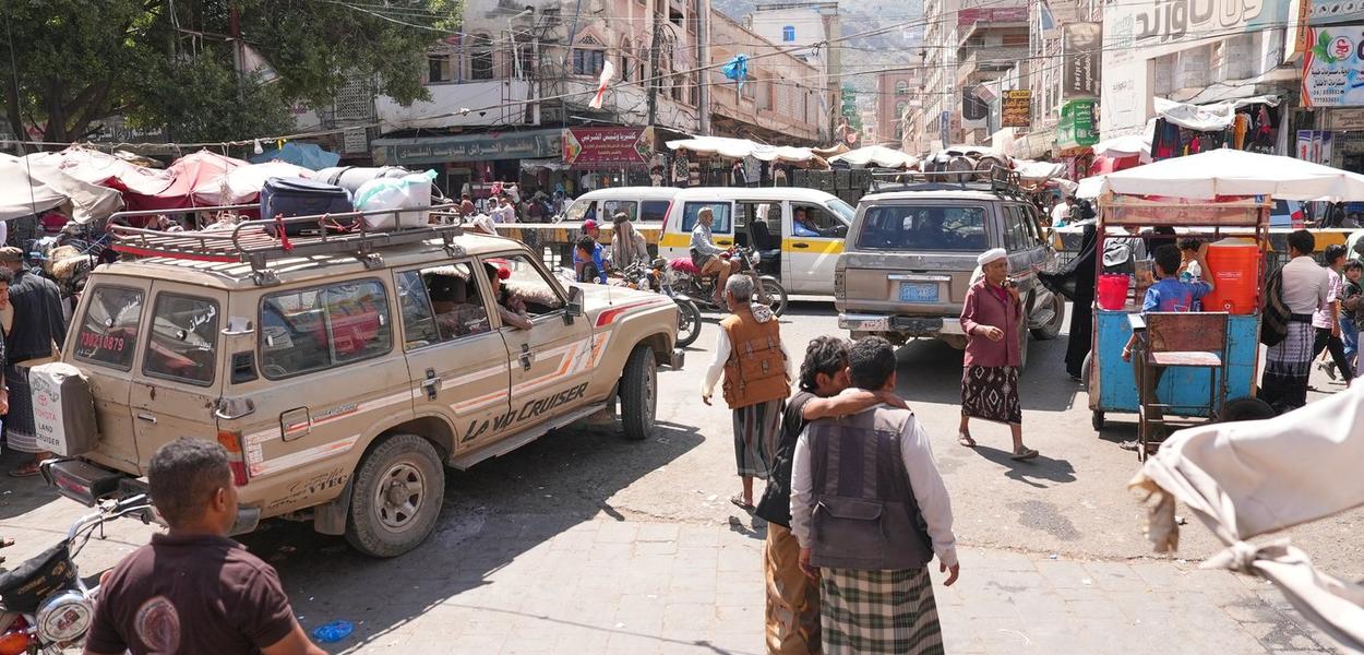 Ljudi u gradu Taiz, Jemen, 15. oktobar 2026. (Foto: AP Photo/Marzouq Al Jabri)
