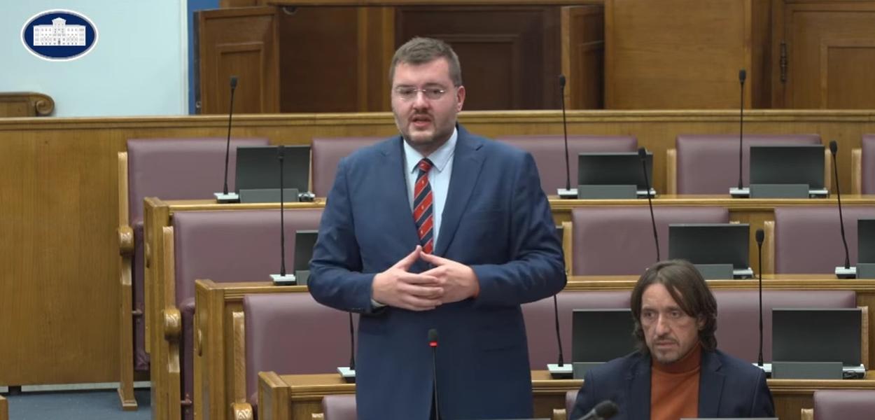 Momo Koprivica (Foto: Skupština Crne Gore/Jutjub)