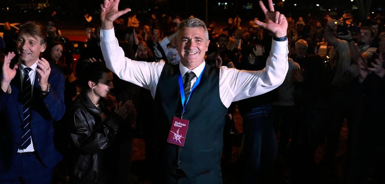 Ilija Srdanović at a celebration of the election results at the Student List headquarters last night, October 25, 2026. (Photo: AP Photo/Petr David Josek) (Foto: AP Photo/Petr David Josek)